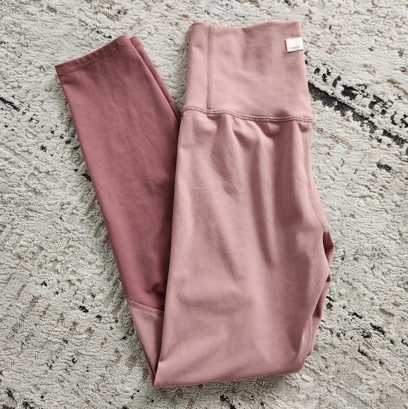 Vuori Pants - Vuori Color Block Studio Leggings